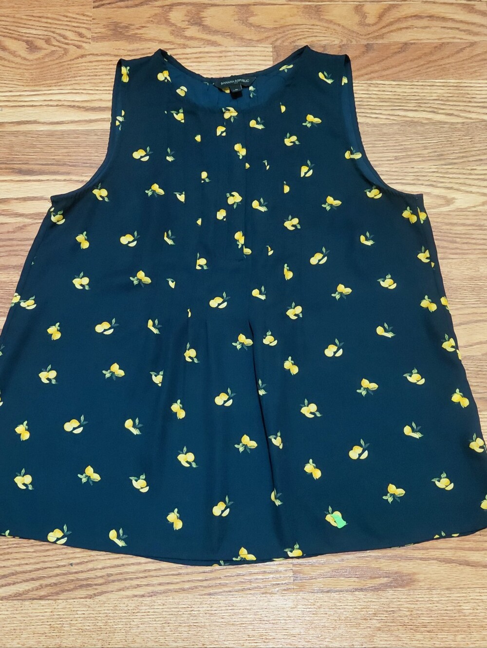 Banana Republic Pleated Flowy Sleeveless Blouse Women M Blue Yellow Sheer Tank